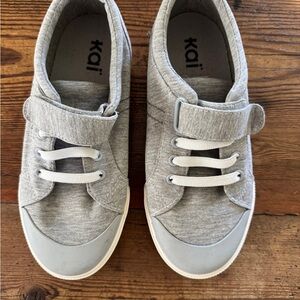 NWOT See Kai Run Sz 3 Gray Kids Sneakers